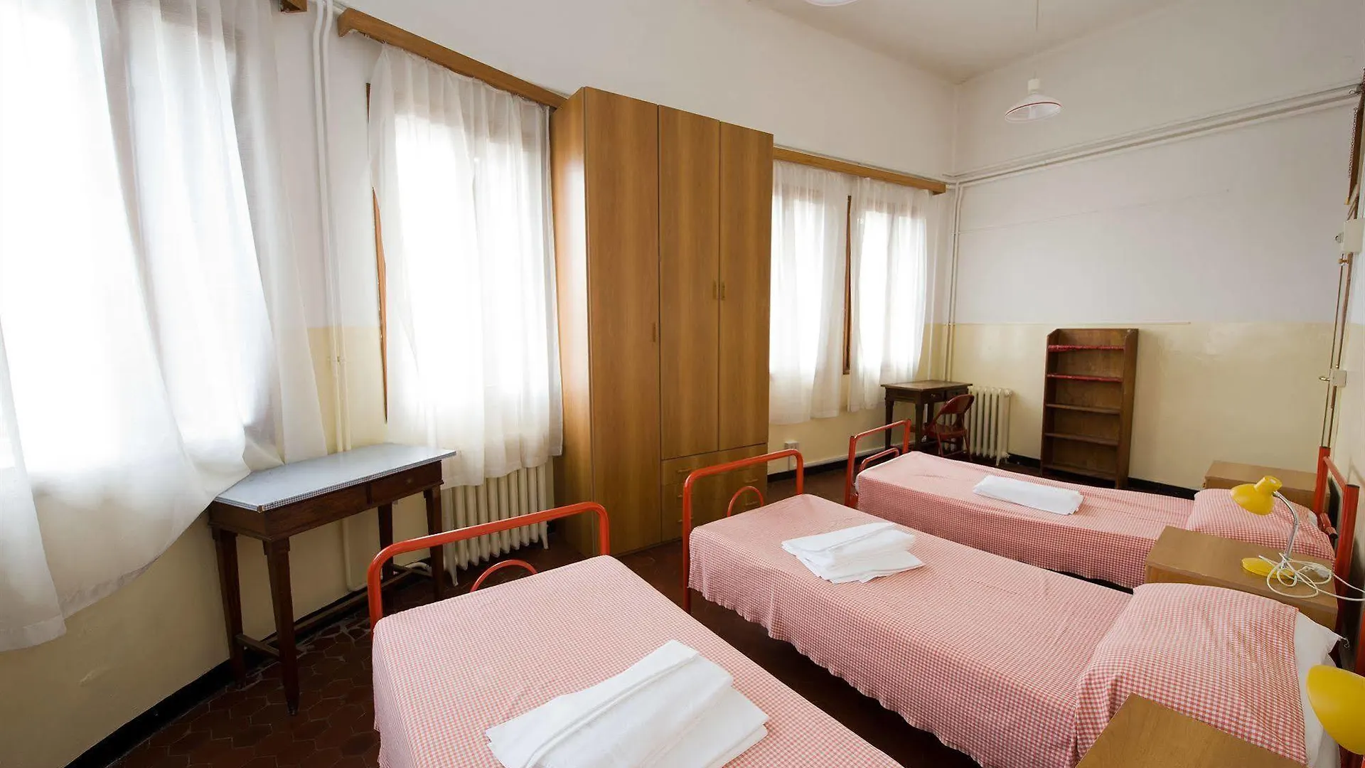 Ostello Domus Civica Veneza 0*,